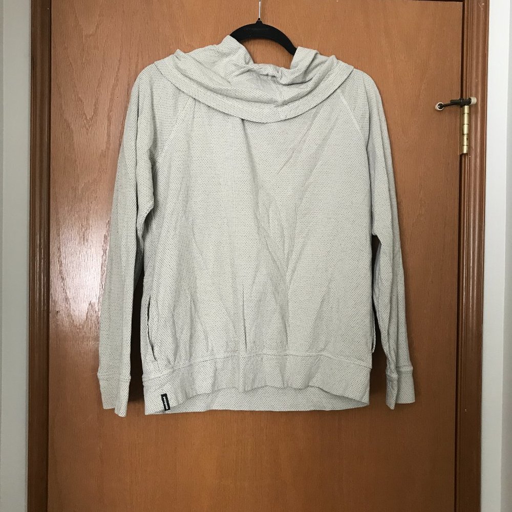 NWOT Patagonia Women's Reversible Cowl Neck Pullover - Small - White/Gray